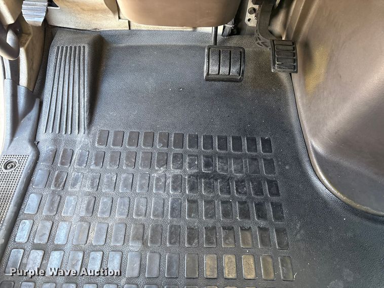 image for item YA1241 2016 Volvo VNL semi truck