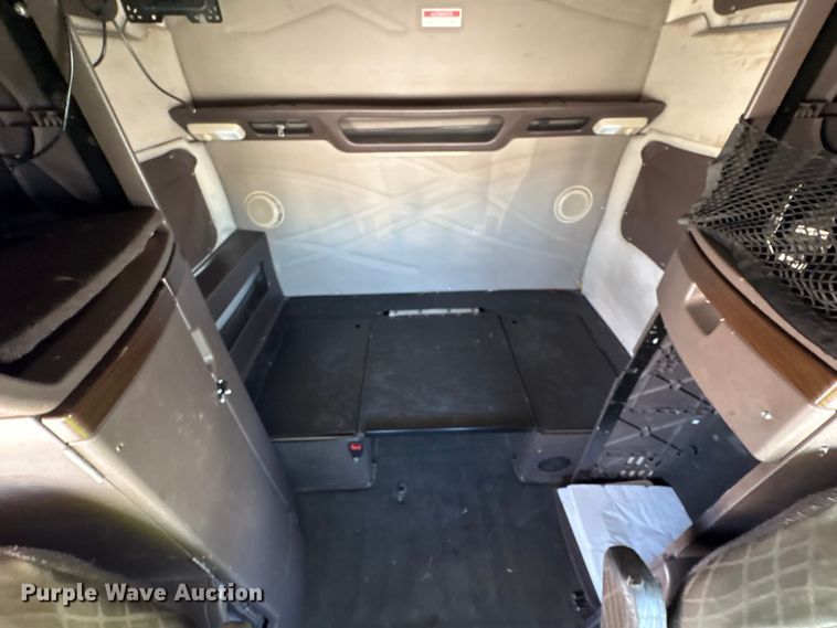 image for item YA1241 2016 Volvo VNL semi truck