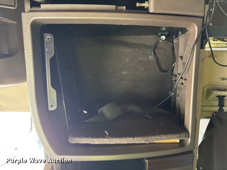 image for item YA1241 2016 Volvo VNL semi truck