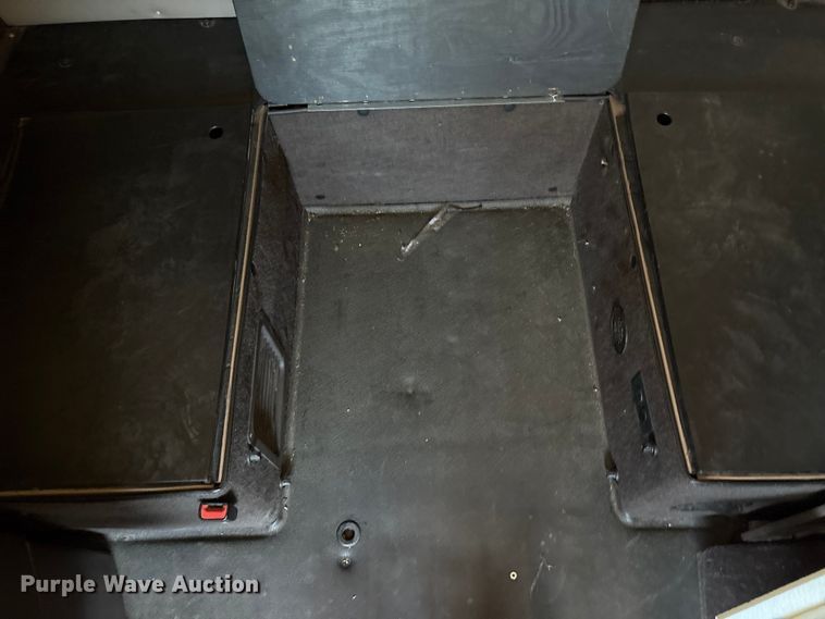 image for item YA1241 2016 Volvo VNL semi truck