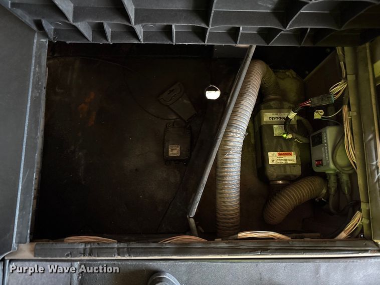 image for item YA1241 2016 Volvo VNL semi truck