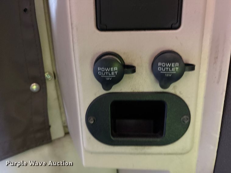 image for item YA1241 2016 Volvo VNL semi truck