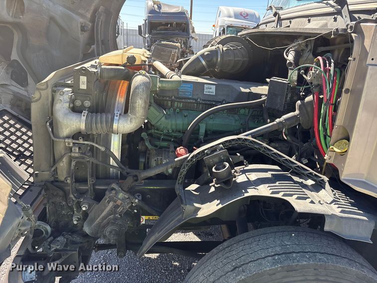 image for item YA1241 2016 Volvo VNL semi truck