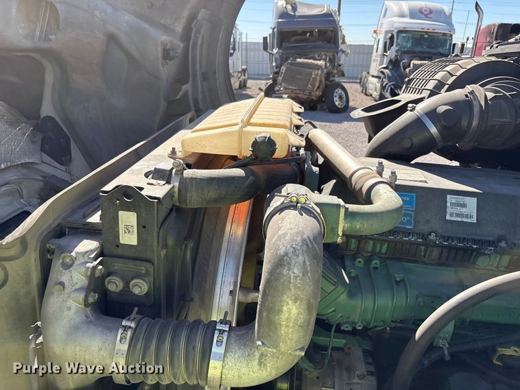 image for item YA1241 2016 Volvo VNL semi truck