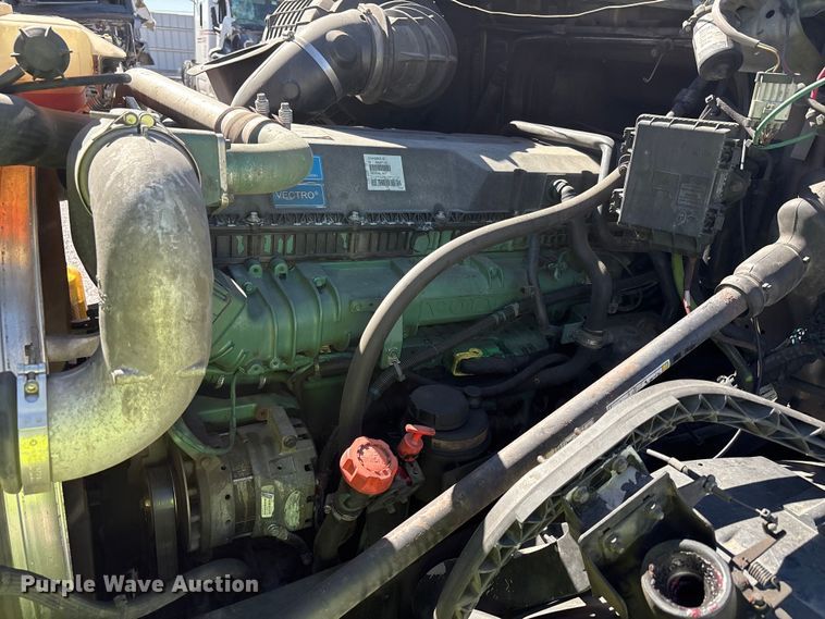 image for item YA1241 2016 Volvo VNL semi truck