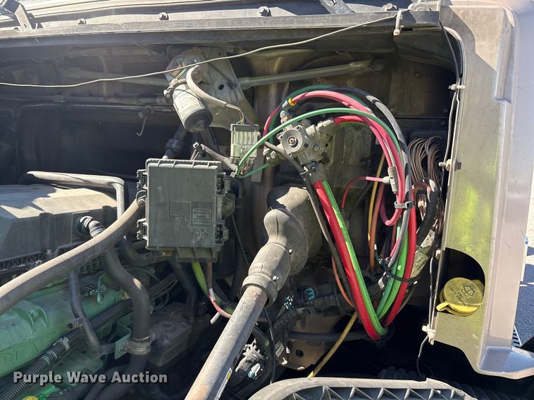 image for item YA1241 2016 Volvo VNL semi truck