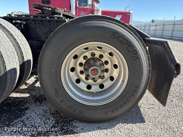 image for item YA1241 2016 Volvo VNL semi truck