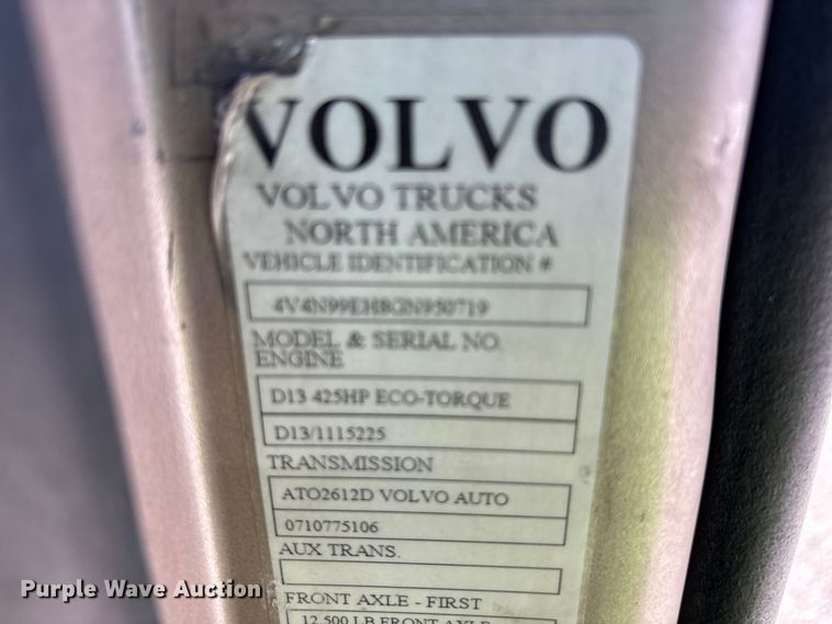 image for item YA1241 2016 Volvo VNL semi truck