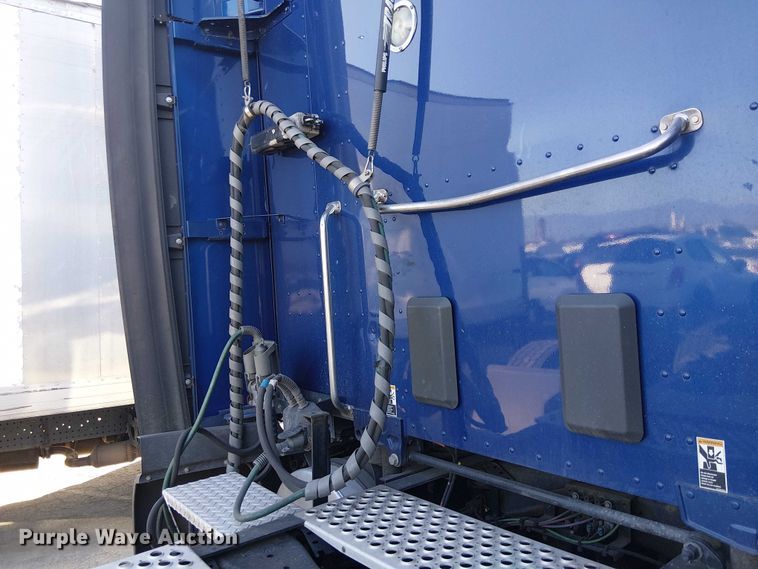 image for item YA1244 2019 Kenworth T680 semi truck