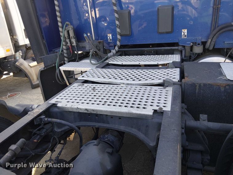 image for item YA1244 2019 Kenworth T680 semi truck