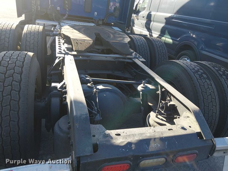 image for item YA1244 2019 Kenworth T680 semi truck