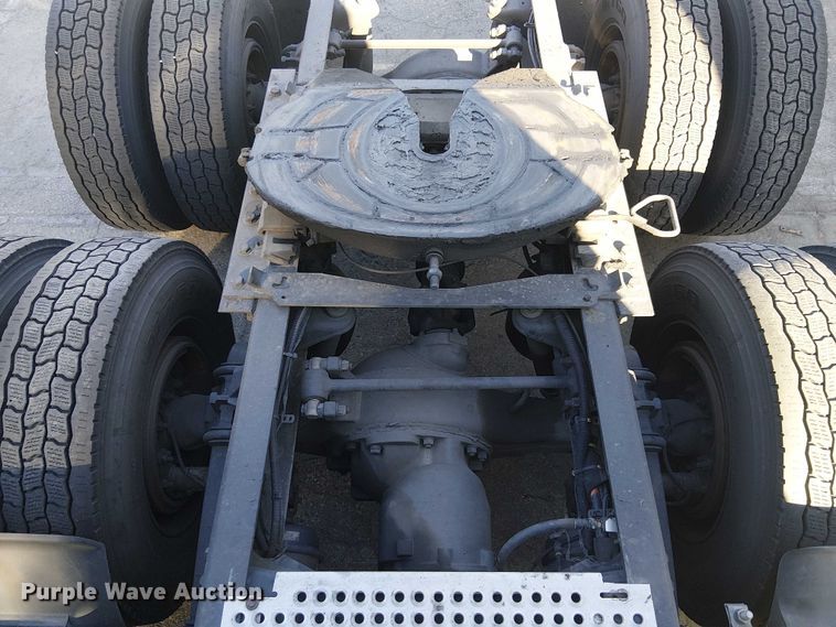 image for item YA1244 2019 Kenworth T680 semi truck