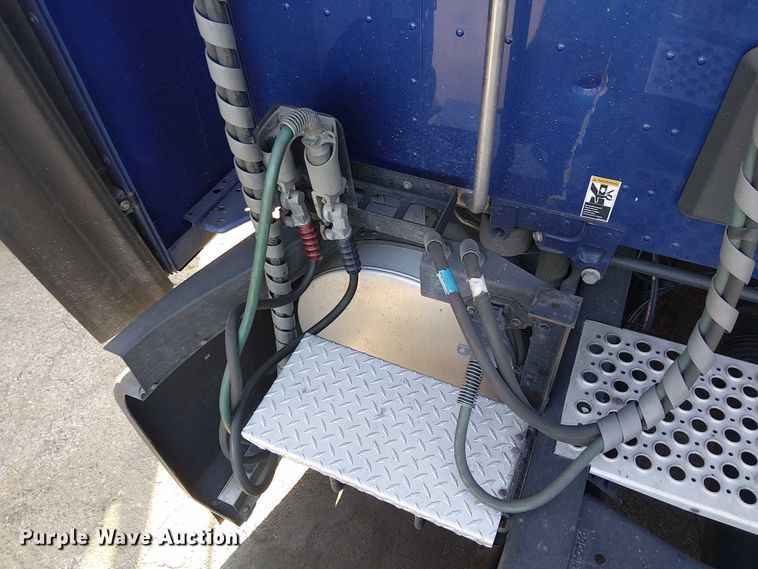 image for item YA1244 2019 Kenworth T680 semi truck