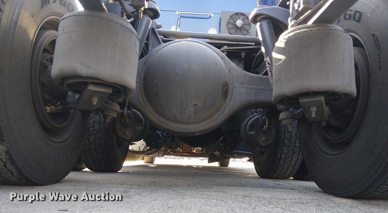 image for item YA1244 2019 Kenworth T680 semi truck