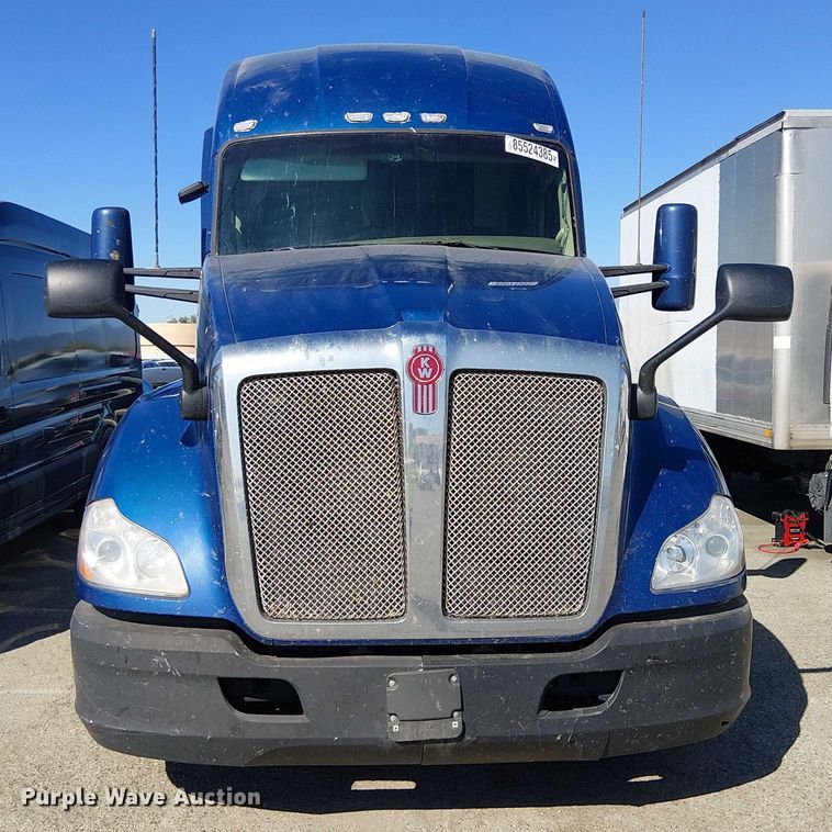 image for item YA1244 2019 Kenworth T680 semi truck