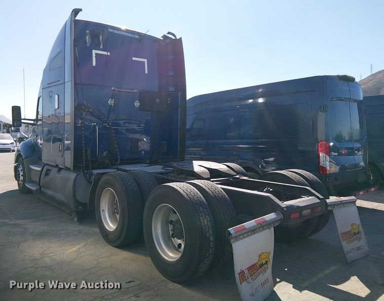 image for item YA1244 2019 Kenworth T680 semi truck