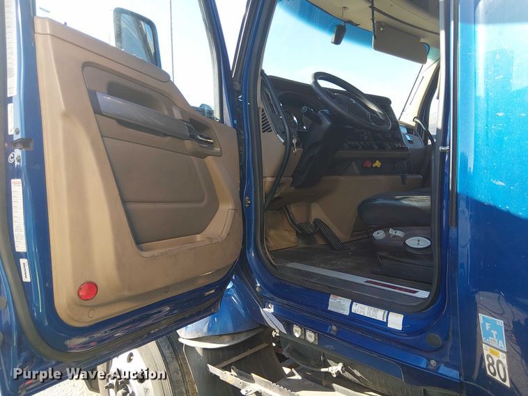 image for item YA1244 2019 Kenworth T680 semi truck