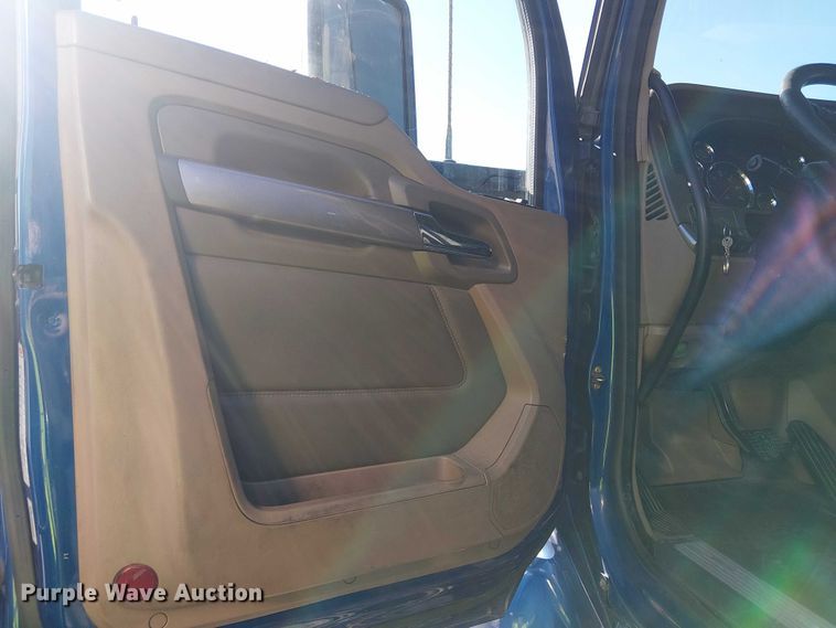 image for item YA1244 2019 Kenworth T680 semi truck