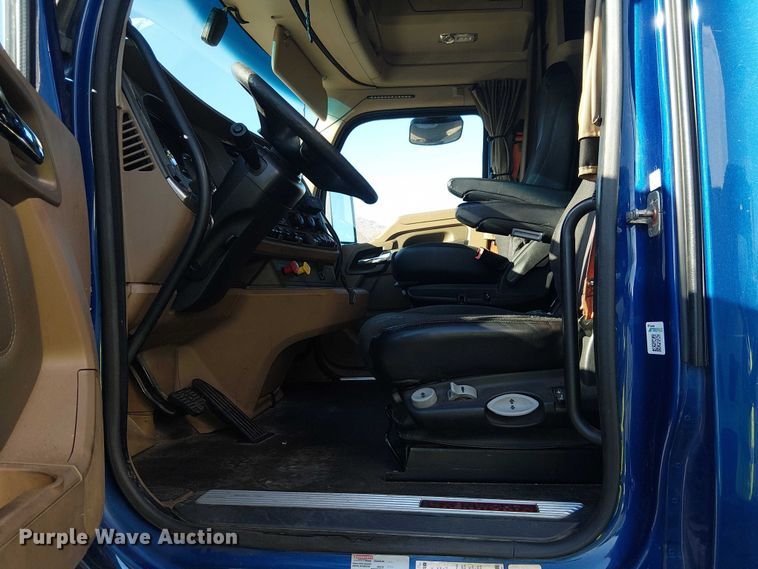 image for item YA1244 2019 Kenworth T680 semi truck