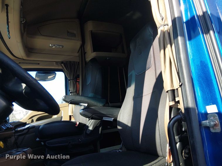 image for item YA1244 2019 Kenworth T680 semi truck