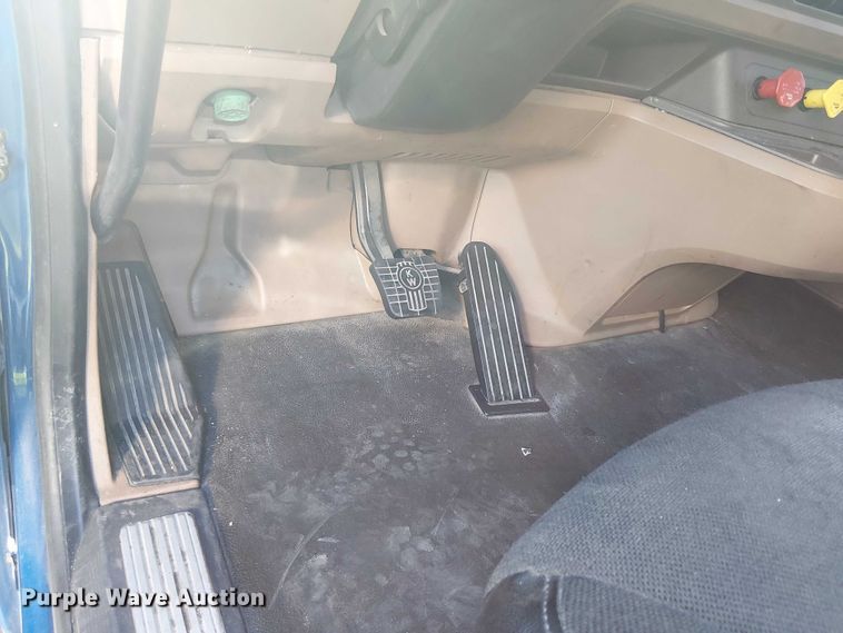 image for item YA1244 2019 Kenworth T680 semi truck