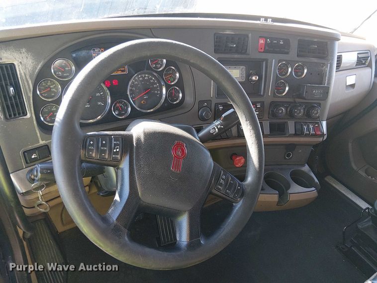 image for item YA1244 2019 Kenworth T680 semi truck