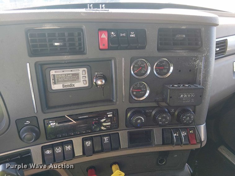 image for item YA1244 2019 Kenworth T680 semi truck