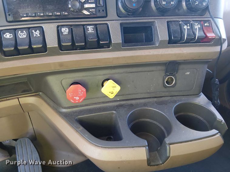 image for item YA1244 2019 Kenworth T680 semi truck