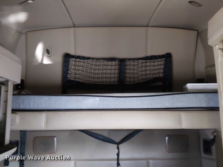 image for item YA1244 2019 Kenworth T680 semi truck