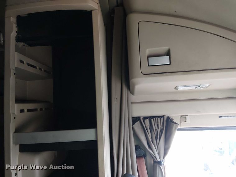 image for item YA1244 2019 Kenworth T680 semi truck