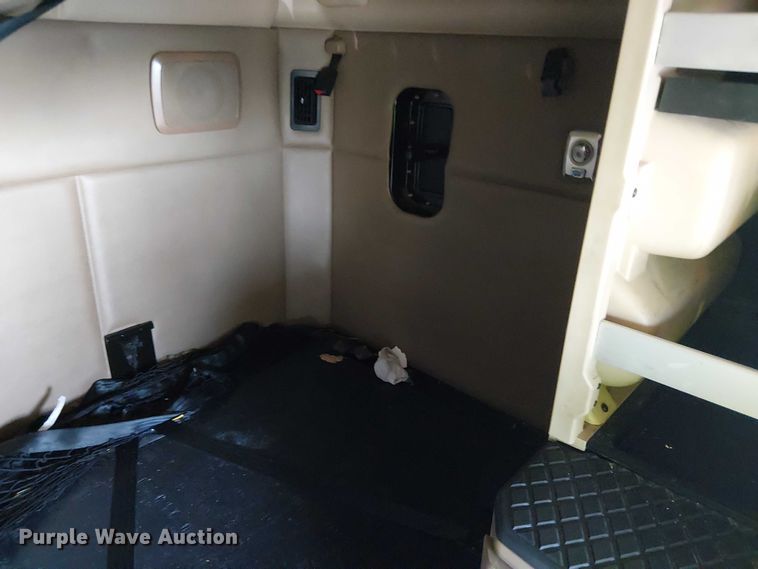 image for item YA1244 2019 Kenworth T680 semi truck