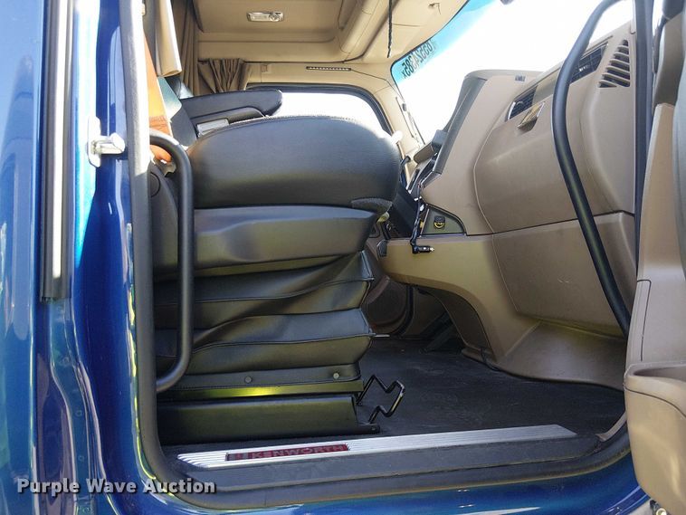 image for item YA1244 2019 Kenworth T680 semi truck