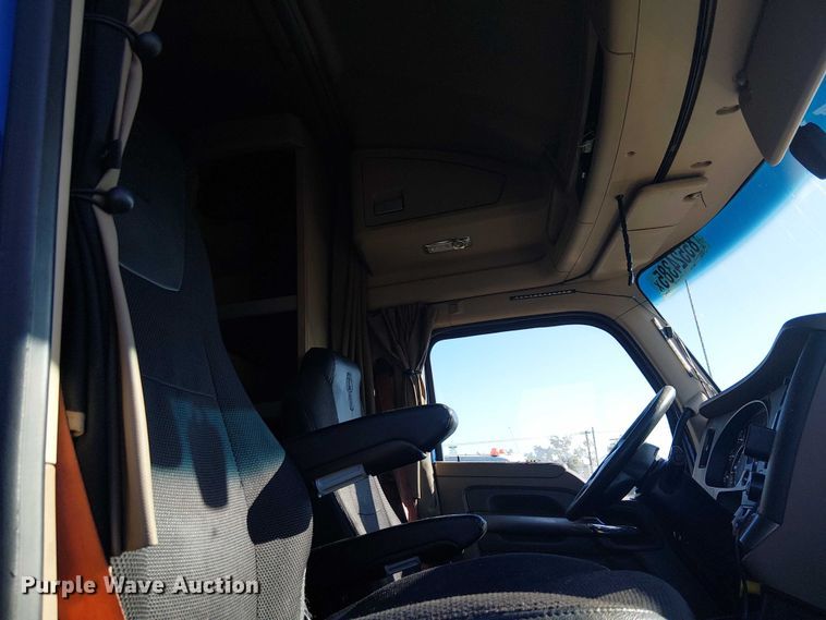 image for item YA1244 2019 Kenworth T680 semi truck