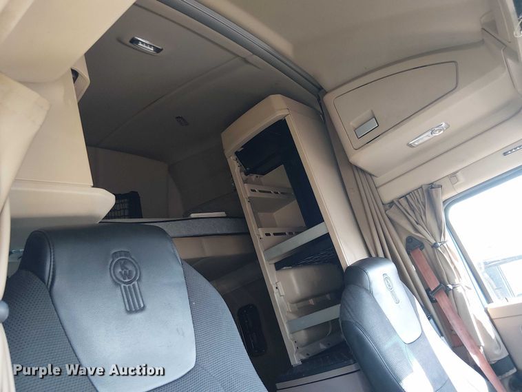 image for item YA1244 2019 Kenworth T680 semi truck