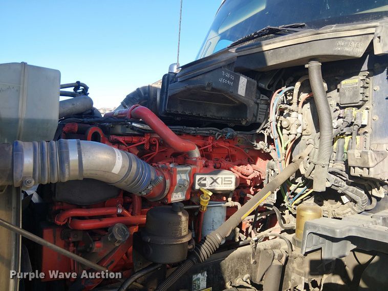 image for item YA1244 2019 Kenworth T680 semi truck