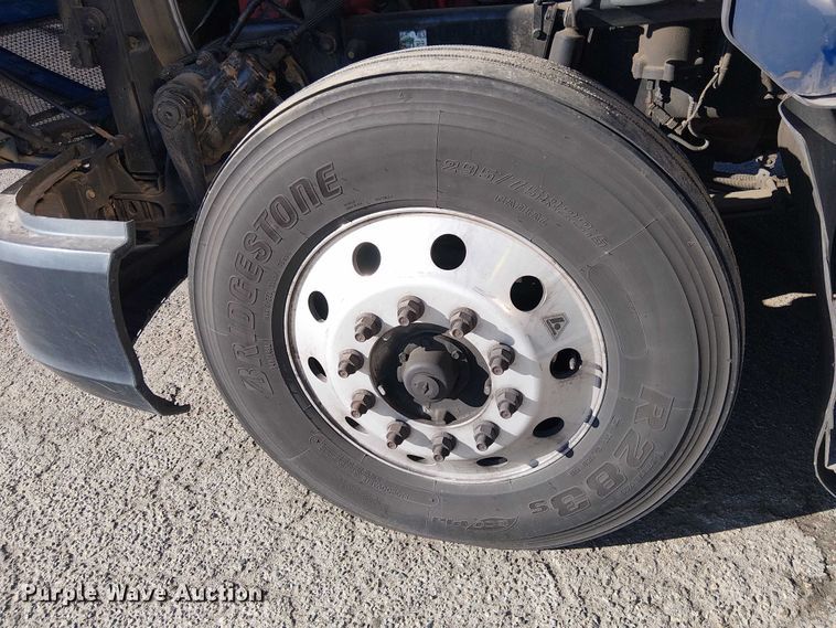 image for item YA1244 2019 Kenworth T680 semi truck