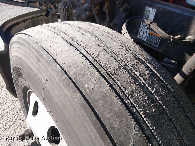 image for item YA1244 2019 Kenworth T680 semi truck