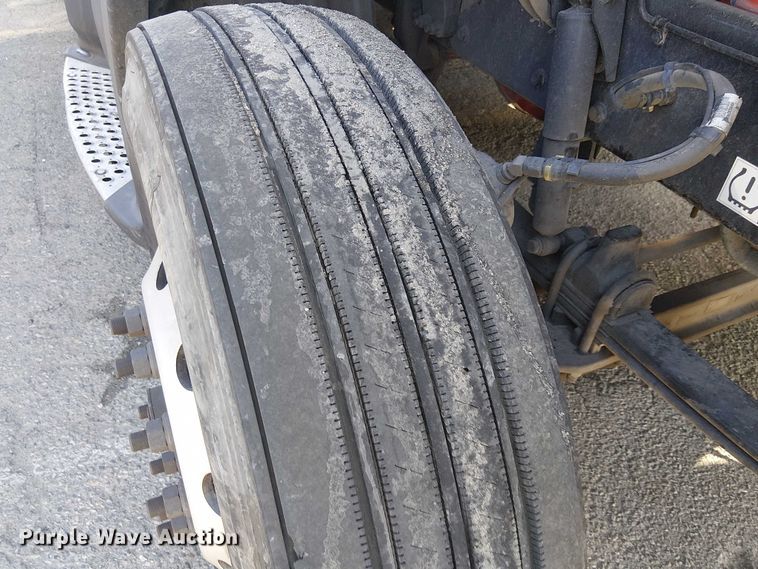 image for item YA1244 2019 Kenworth T680 semi truck