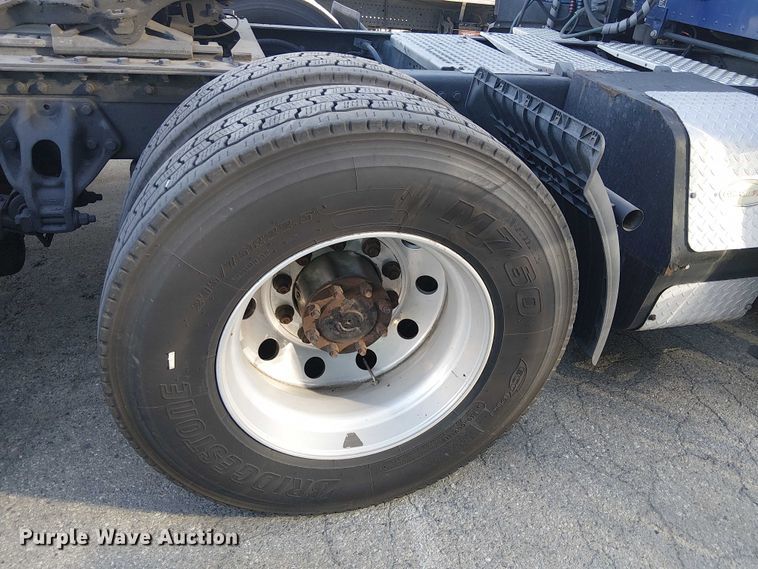 image for item YA1244 2019 Kenworth T680 semi truck