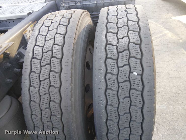 image for item YA1244 2019 Kenworth T680 semi truck