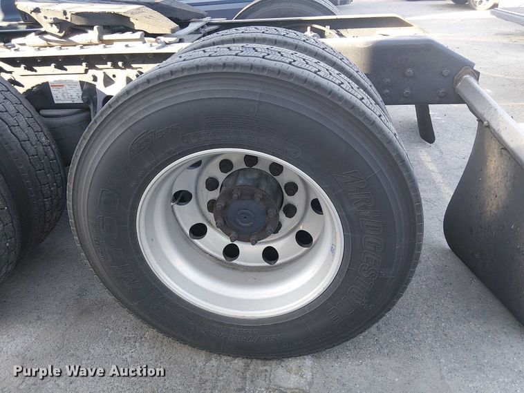 image for item YA1244 2019 Kenworth T680 semi truck