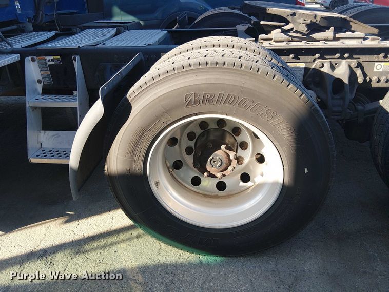 image for item YA1244 2019 Kenworth T680 semi truck