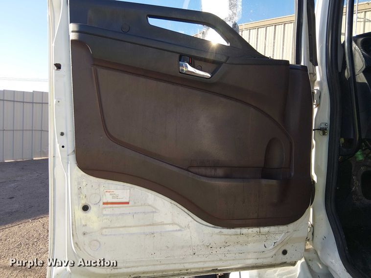 image for item YA1266 2022 Hino 258/268 Crew Cab rollback truck