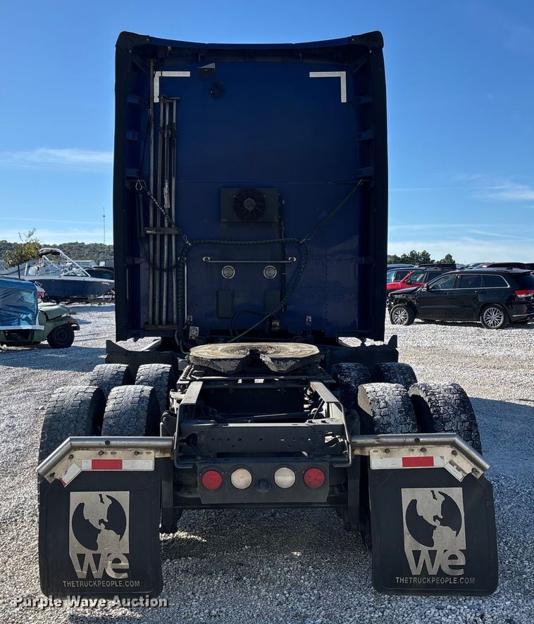 image for item YA1293 2015 Kenworth T680 semi truck