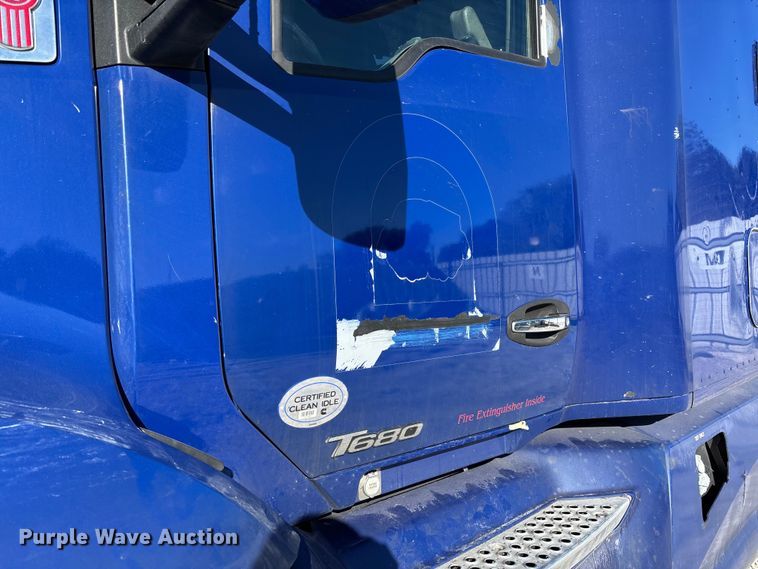 image for item YA1293 2015 Kenworth T680 semi truck