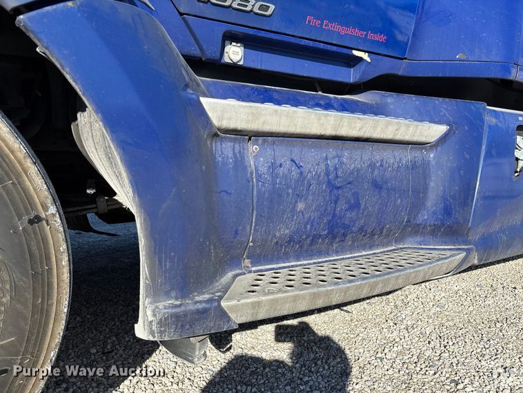 image for item YA1293 2015 Kenworth T680 semi truck