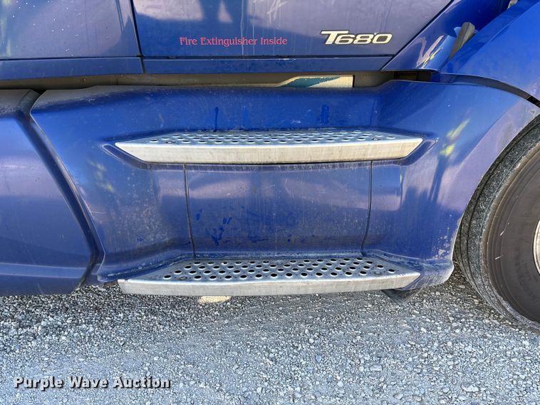 image for item YA1293 2015 Kenworth T680 semi truck