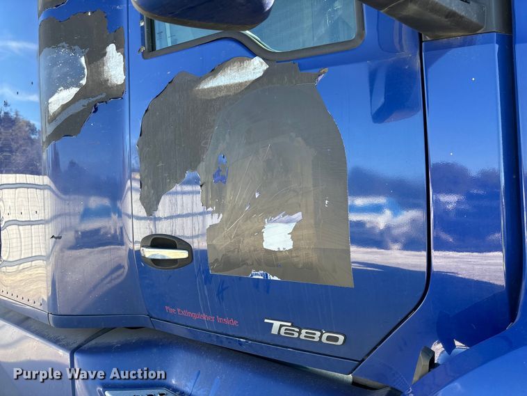 image for item YA1293 2015 Kenworth T680 semi truck
