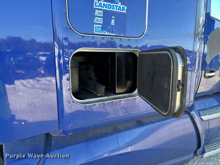 image for item YA1293 2015 Kenworth T680 semi truck