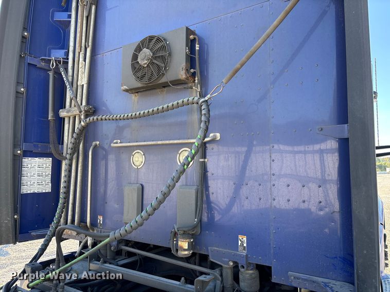 image for item YA1293 2015 Kenworth T680 semi truck